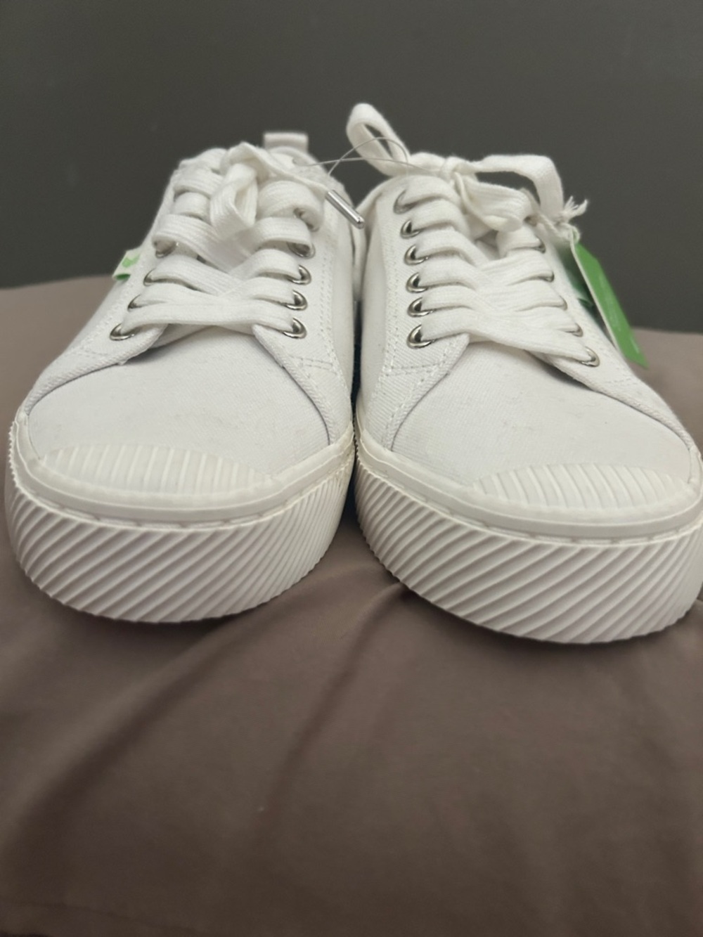 Cariuma OCA Low White Canvas Sneakers. Women’s 9.5. Lace Up Casual Shoes - Picture 8 of 8